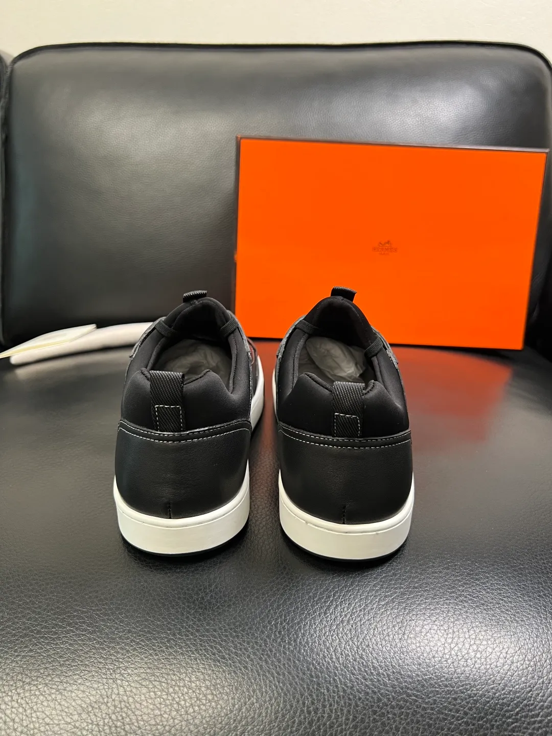 Men's shoes 💰700 Hermes High-quality top crafts Hermes counters are selling simultaneously with original factory configuration, original cowhide fabric imported from Italy, high-quality splicing technology, fully imported water-dyed cowhide lining, soles: original soles specially provided by the original factory are super comfortable, original factory and single goods are welcome to compare, code number 38-44 (customized 45)